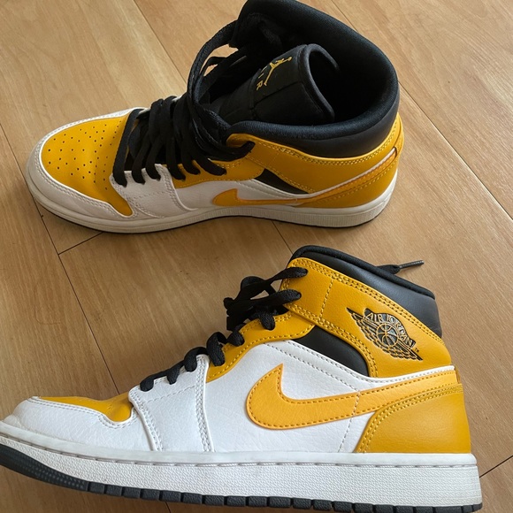 Nike Jordan 1. Excellent condition. Only wore them once. - Picture 3 of 4